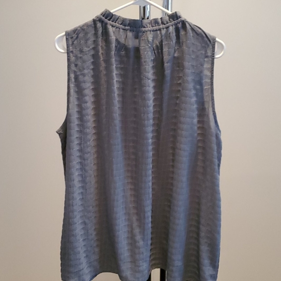 Sleeveless Top - Picture 3 of 3